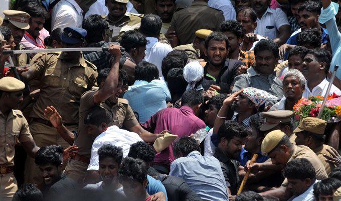 Chennai joins Kalaignar Karunanidhi on his final journey Photos