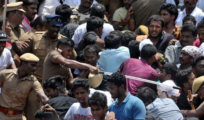 Chennai joins Kalaignar Karunanidhi on his final journey Photos