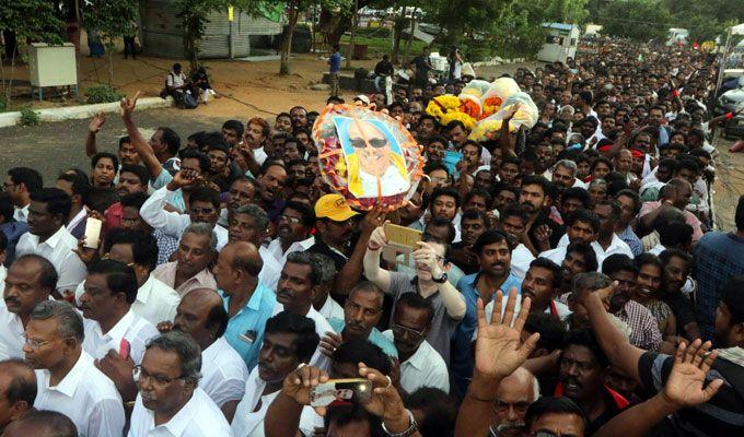 Chennai joins Kalaignar Karunanidhi on his final journey Photos