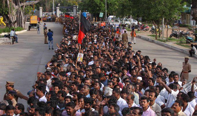 Chennai joins Kalaignar Karunanidhi on his final journey Photos