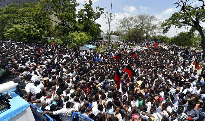 Chennai joins Kalaignar Karunanidhi on his final journey Photos