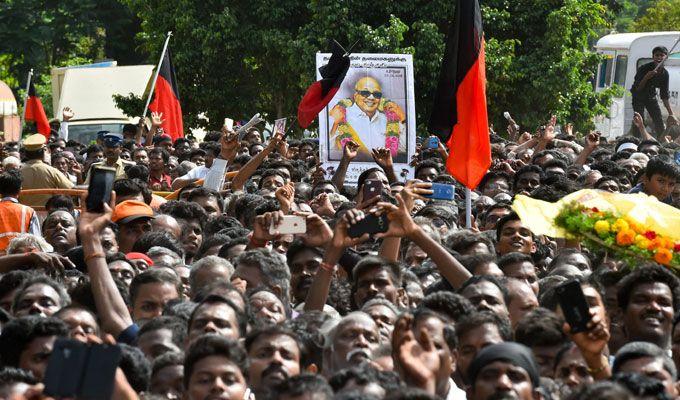 Chennai joins Kalaignar Karunanidhi on his final journey Photos