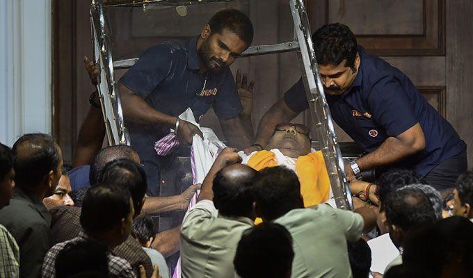 Chennai joins Kalaignar Karunanidhi on his final journey Photos