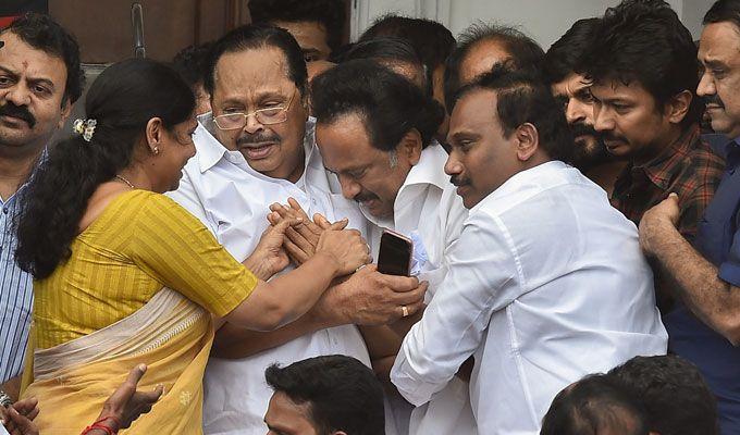 Chennai joins Kalaignar Karunanidhi on his final journey Photos