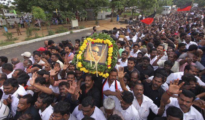 Chennai joins Kalaignar Karunanidhi on his final journey Photos