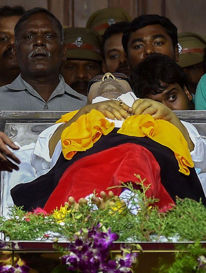 Chennai joins Kalaignar Karunanidhi on his final journey Photos