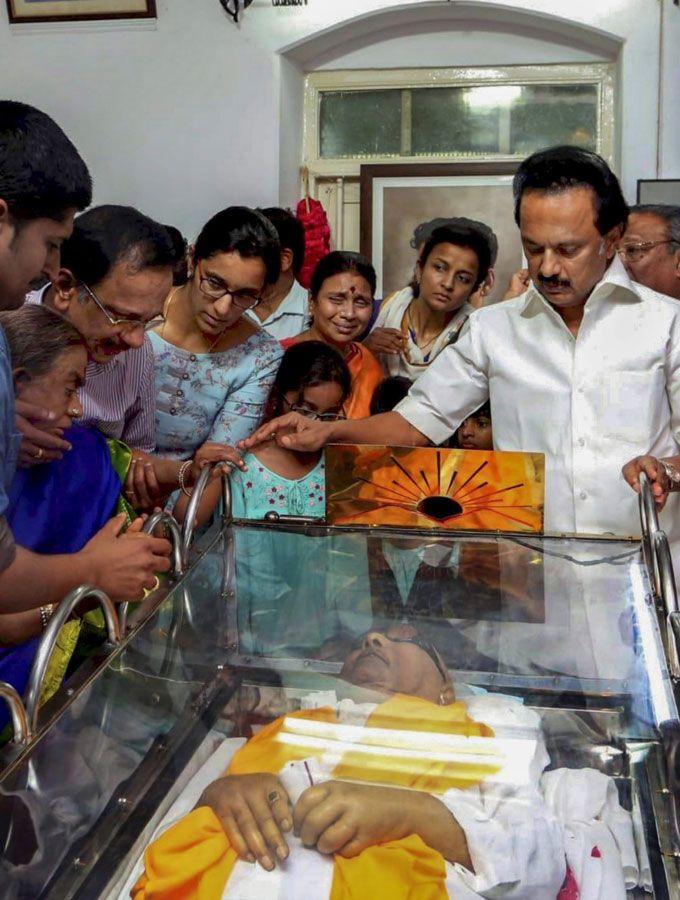 Chennai joins Kalaignar Karunanidhi on his final journey Photos