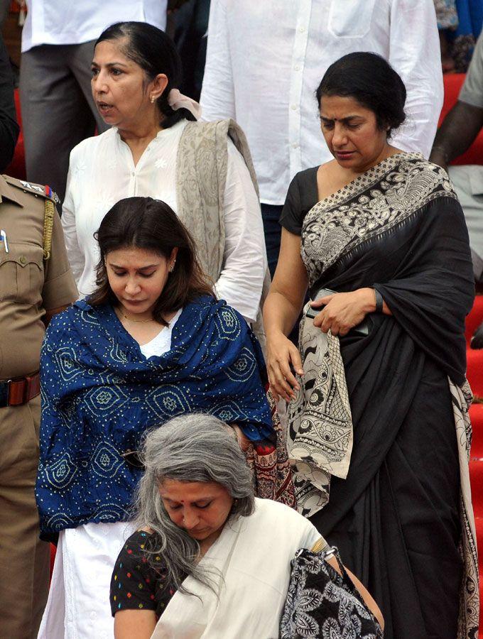 Chennai joins Kalaignar Karunanidhi on his final journey Photos