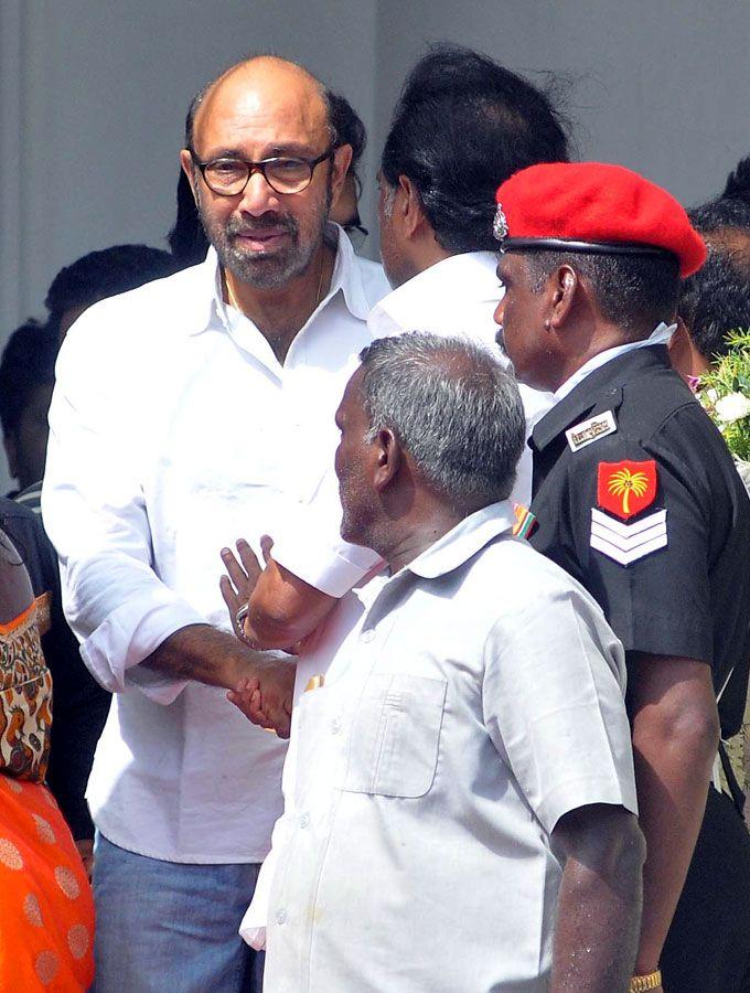 Chennai joins Kalaignar Karunanidhi on his final journey Photos