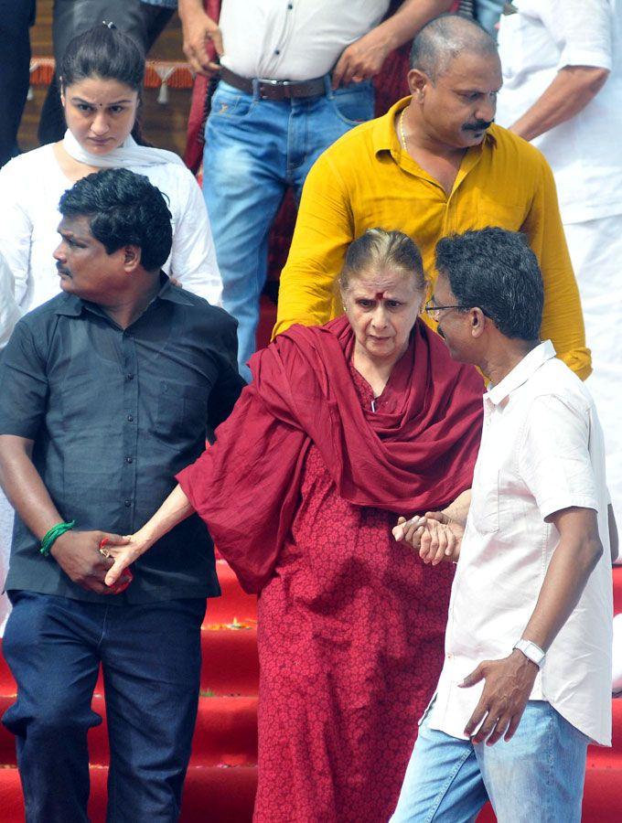 Chennai joins Kalaignar Karunanidhi on his final journey Photos