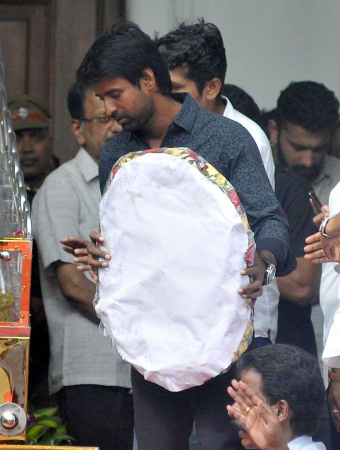 Chennai joins Kalaignar Karunanidhi on his final journey Photos