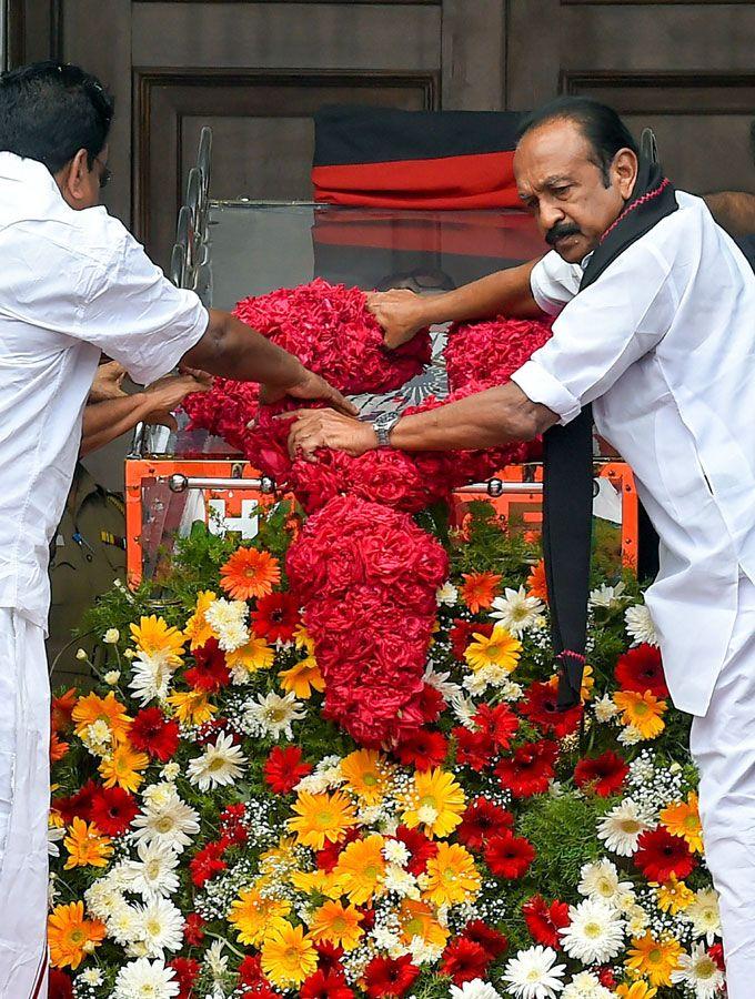 Chennai joins Kalaignar Karunanidhi on his final journey Photos