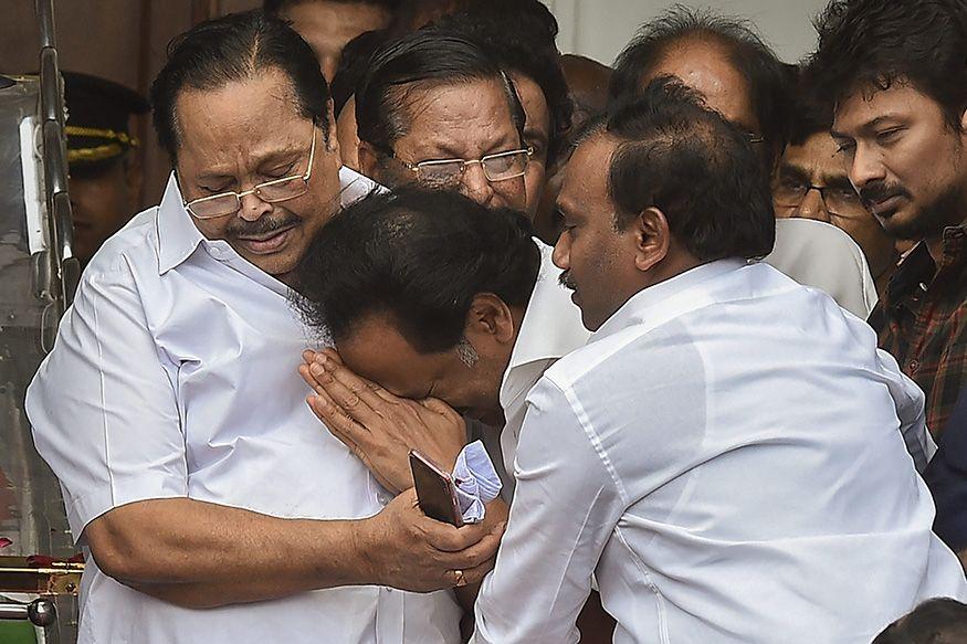 Chennai joins Kalaignar Karunanidhi on his final journey Photos