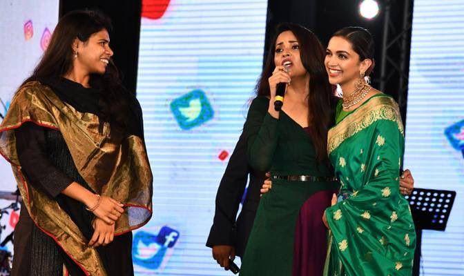 Deepika Padukone & Rana Daggubati at Social Media Summit Awards 2017 in AP