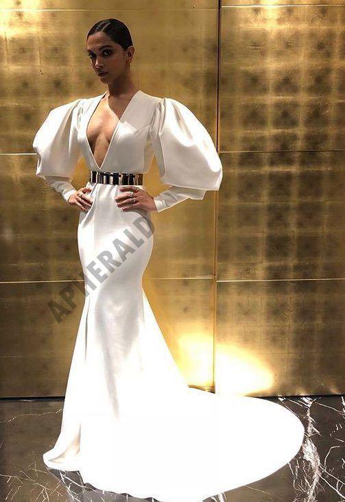 Deepika Padukone Hot In Deep Neckline Dress At Hello Hall Of Fame Awards 2018