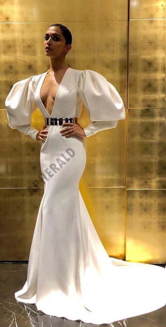 Deepika Padukone Hot In Deep Neckline Dress At Hello Hall Of Fame Awards 2018