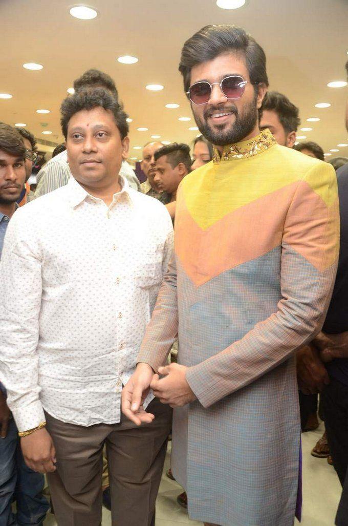 Deverakonda & Anu Emmanuel Launched KLM Fashion Mall at Dilsukhnagar