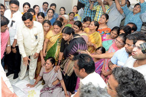 Devineni Nehru Condolence Photos