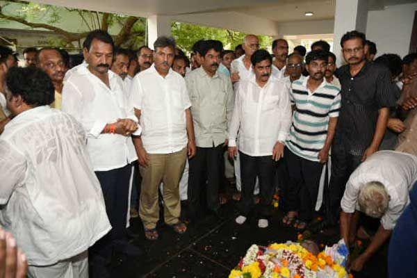 Devineni Nehru Condolence Photos