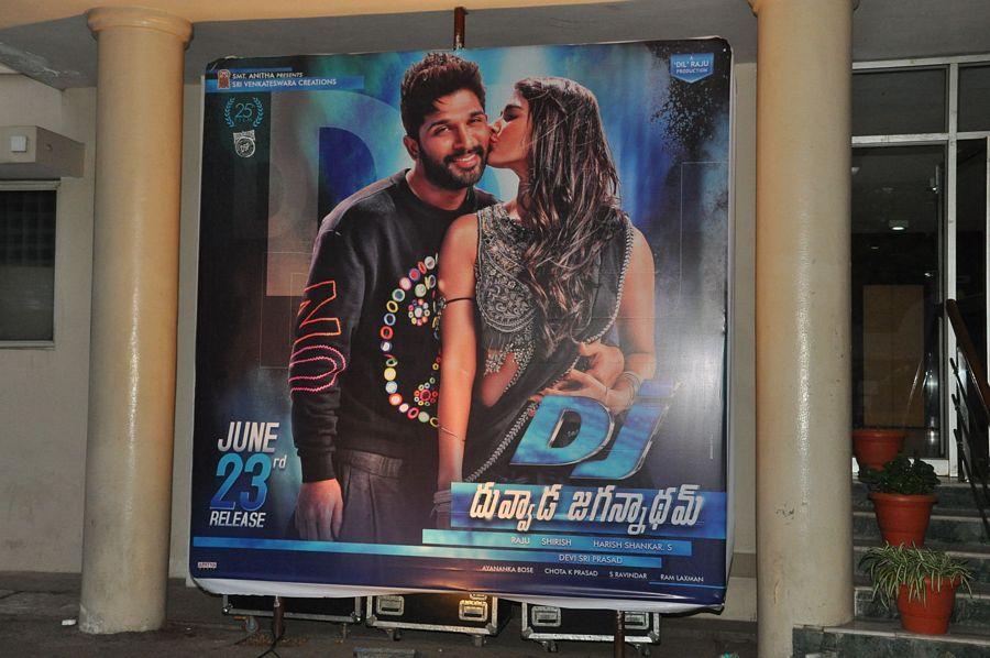 Duvvada Jagannadham Theatrical Trailer Launch Photos