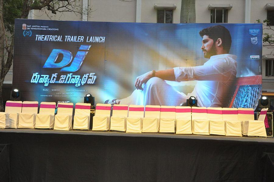 Duvvada Jagannadham Theatrical Trailer Launch Photos