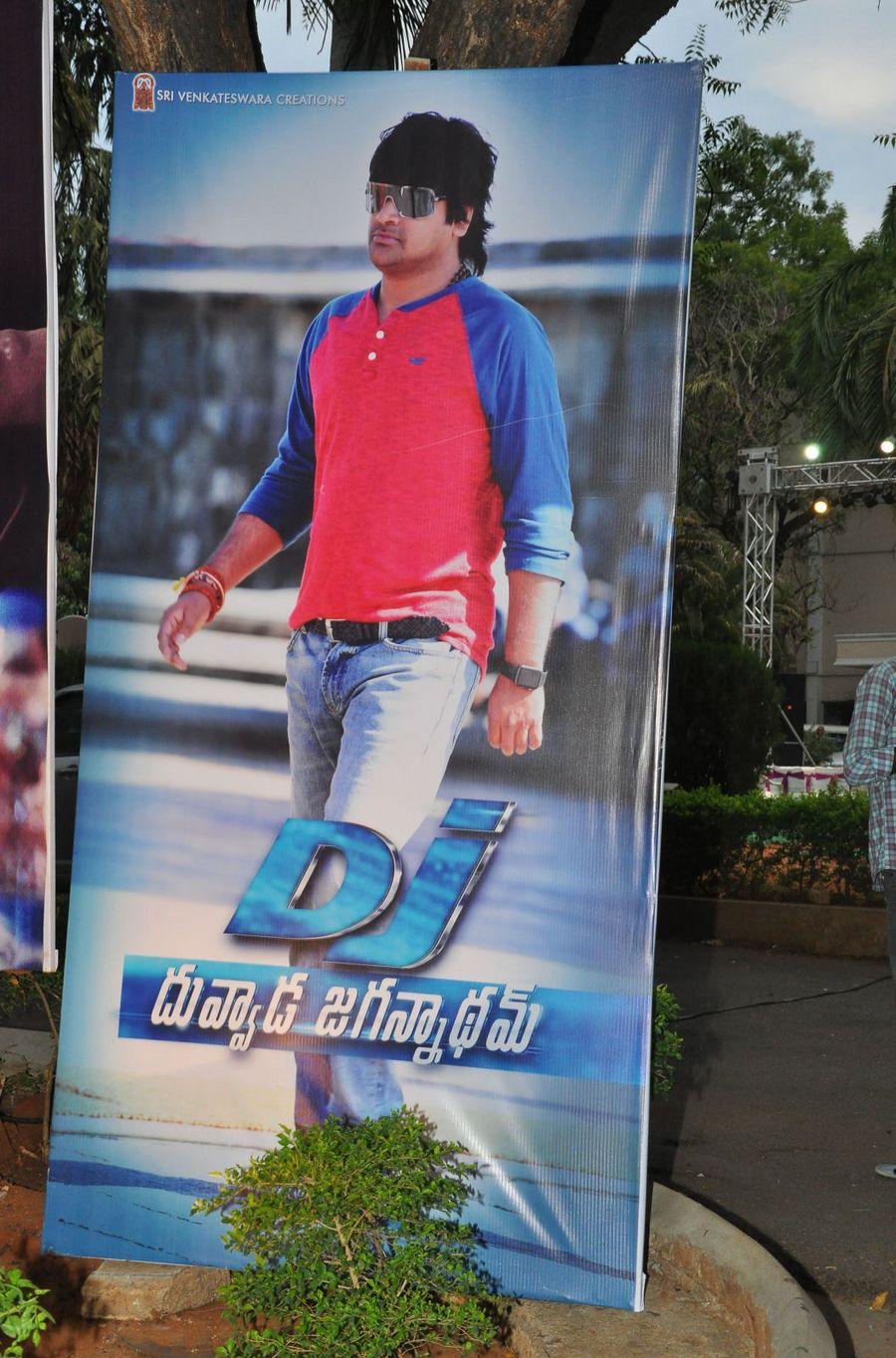 Duvvada Jagannadham Theatrical Trailer Launch Photos