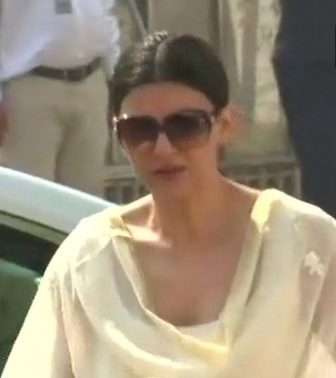 EXCLUSIVE: Celebs pay their last respects to Sridevi Photos