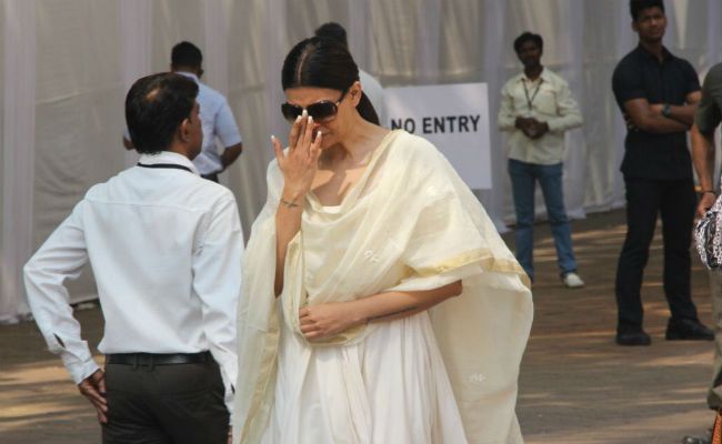 EXCLUSIVE: Celebs pay their last respects to Sridevi Photos