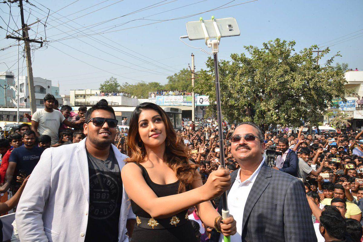 Gorgeous Anu Emmanuel Launches BNew Mobile Store Photos