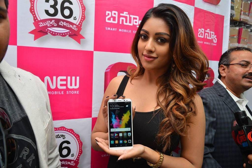 Gorgeous Anu Emmanuel Launches BNew Mobile Store Photos