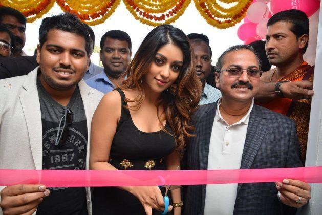 Gorgeous Anu Emmanuel Launches BNew Mobile Store Photos