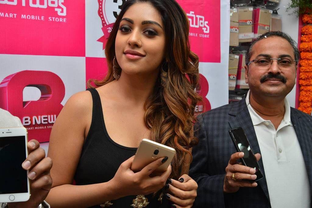 Gorgeous Anu Emmanuel Launches BNew Mobile Store Photos