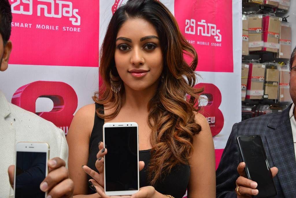 Gorgeous Anu Emmanuel Launches BNew Mobile Store Photos