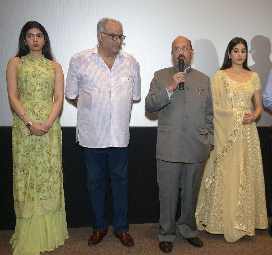 Janhvi Kapoor & Boney Kapoor Break Down In Tears After Sridevi's Film Screening