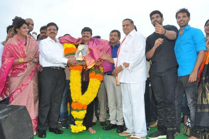 Jaya Janaki Nayaka Vijayotsava Veduka At Hamsala Deevi Photos