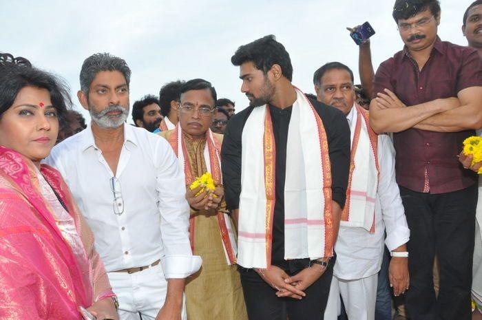 Jaya Janaki Nayaka Vijayotsava Veduka At Hamsala Deevi Photos