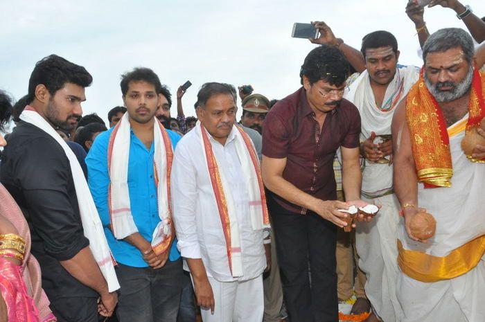 Jaya Janaki Nayaka Vijayotsava Veduka At Hamsala Deevi Photos