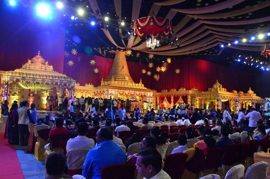 Kalamandir CMD Prasad Chalavadi Daughter Hanisha Wedding Photos