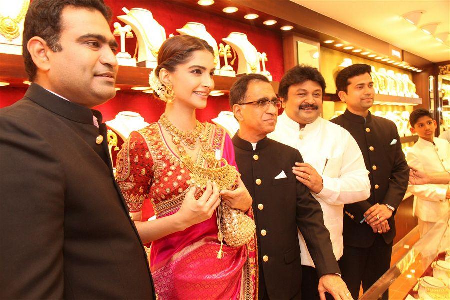 Kalyan Jewellers Inauguration at Anna Nagar Photos