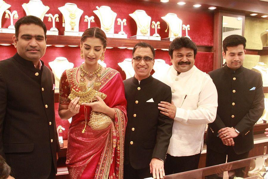 Kalyan Jewellers Inauguration at Anna Nagar Photos