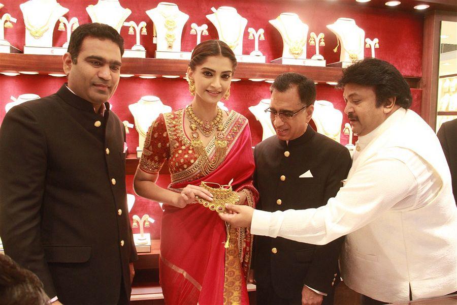 Kalyan Jewellers Inauguration at Anna Nagar Photos