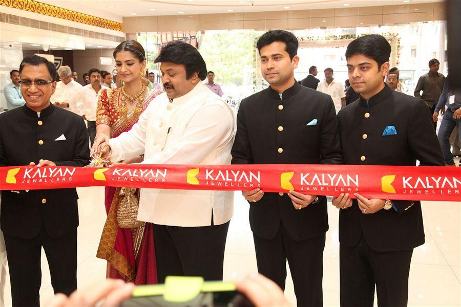 Kalyan Jewellers Inauguration at Anna Nagar Photos