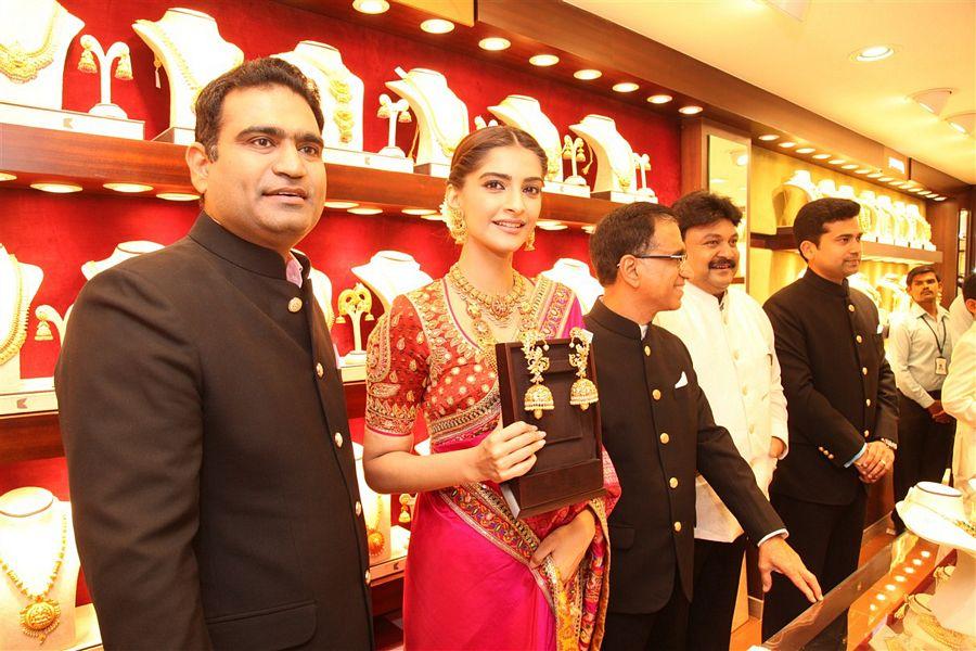 Kalyan Jewellers Inauguration at Anna Nagar Photos
