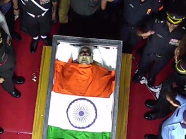 Karunanidhi's mortal remains being taken to Marina Beach