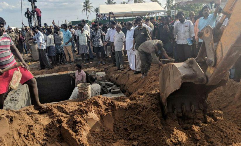 Karunanidhi's mortal remains being taken to Marina Beach