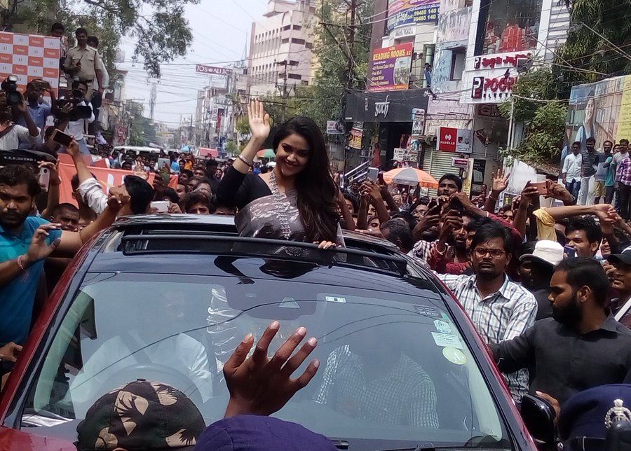 Keerthi Suresh At Happi Mobiles Store Opening In Guntur