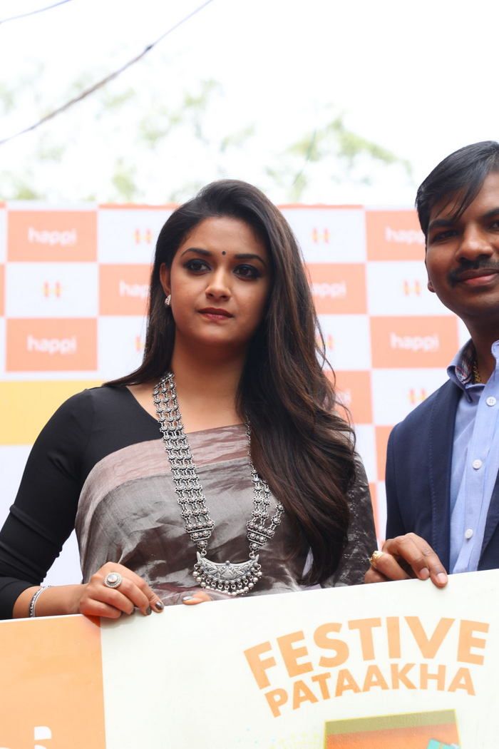 Keerthi Suresh At Happi Mobiles Store Opening In Guntur