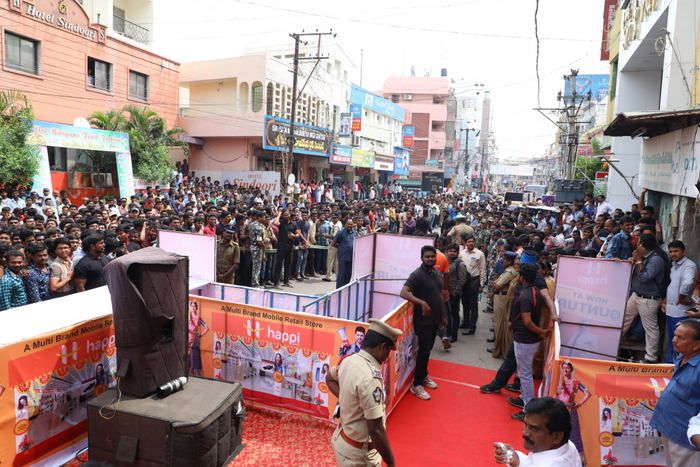 Keerthi Suresh At Happi Mobiles Store Opening In Guntur