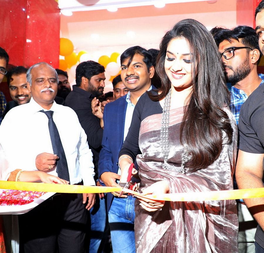 Keerthi Suresh At Happi Mobiles Store Opening In Guntur