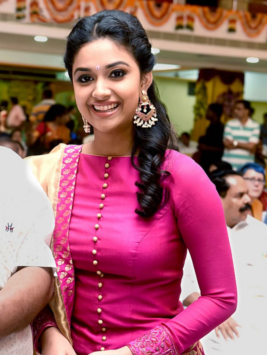 Keerthy Suresh Sister Revathy Wedding Reception Photos